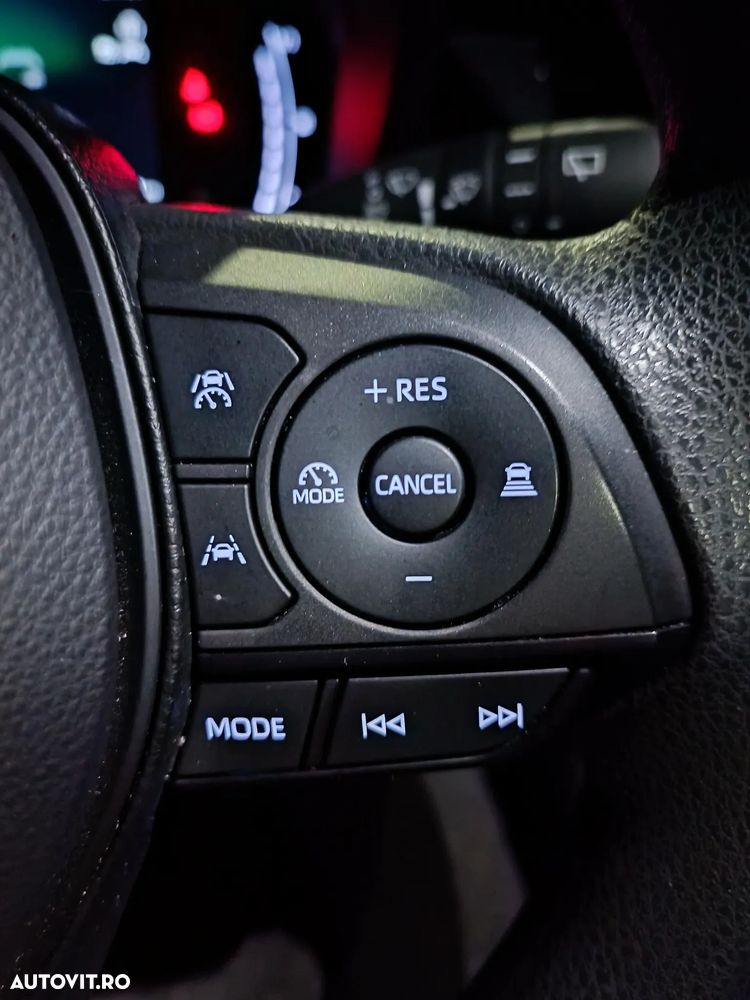 Toyota Corolla 1.8 HSD Eco - 19