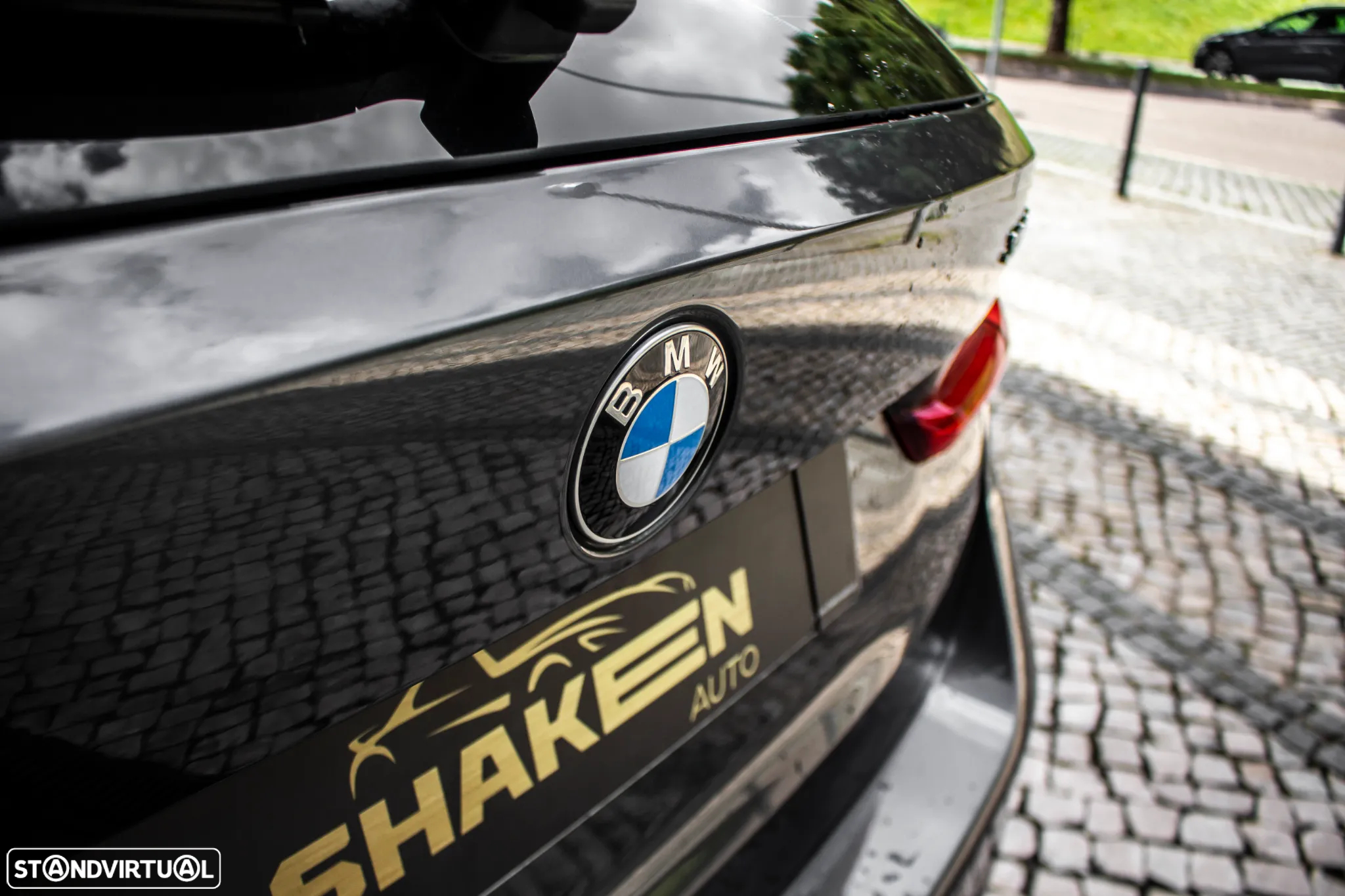 BMW 330 e Touring Line Luxury Auto - 12