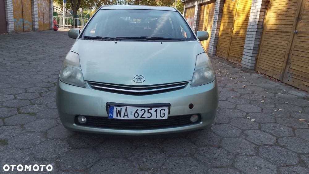 Toyota Prius (Hybrid) - 3