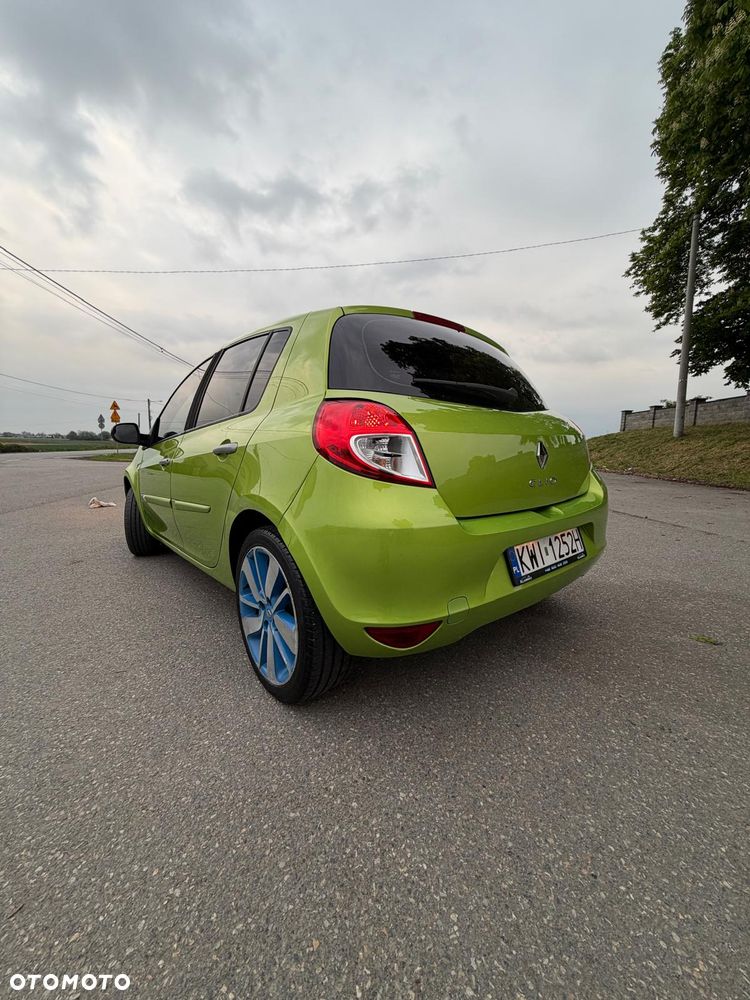 Renault Clio - 11