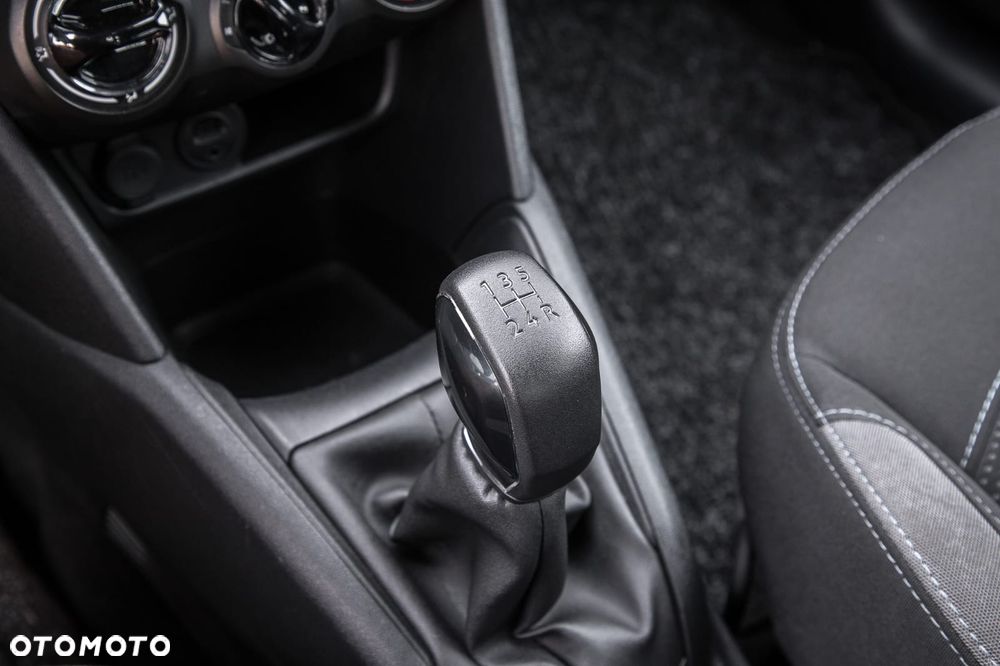 Peugeot 208 - 30