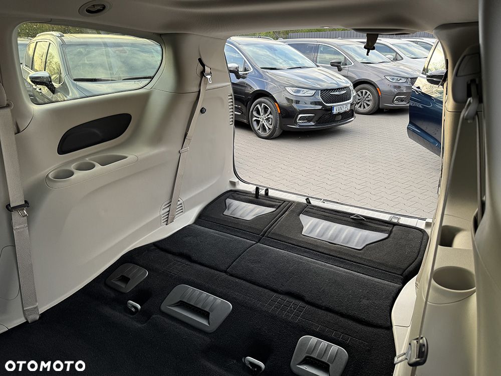 Chrysler Pacifica - 26