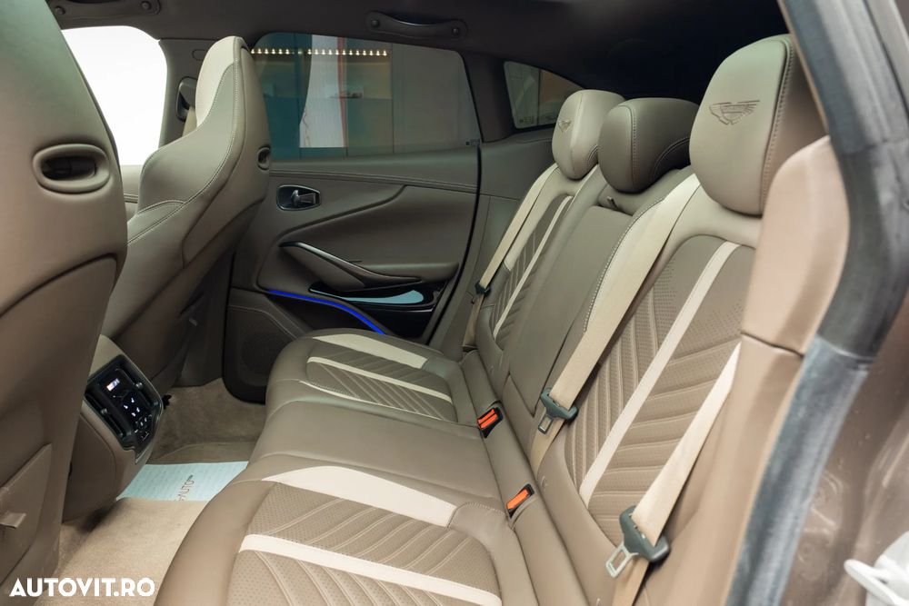 Aston Martin DBX - 16