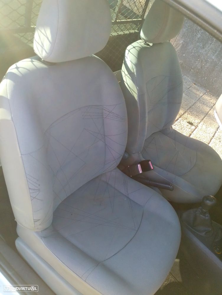 Renault Clio 1.5 dCi Authentique - 10