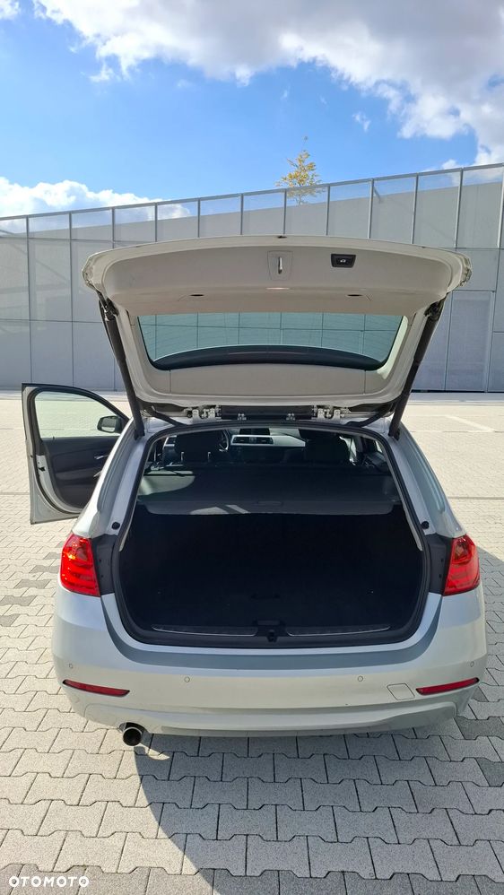 BMW Seria 3 318d Touring - 8