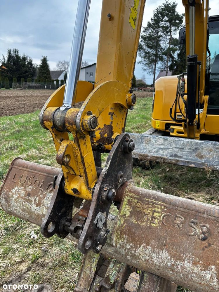Caterpillar - 28