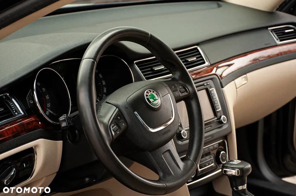 Skoda Superb 2.0 TDI DSG Exclusive - 24