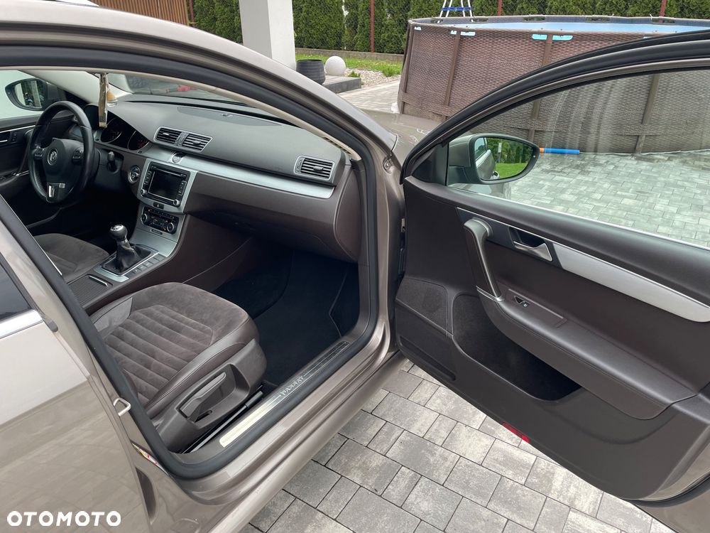 Volkswagen Passat 2.0 TDI Highline - 14