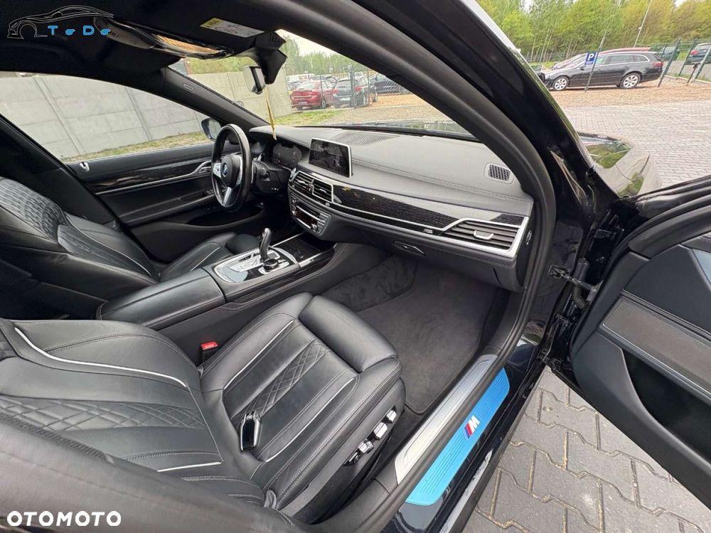 BMW Seria 7 750i xDrive - 31