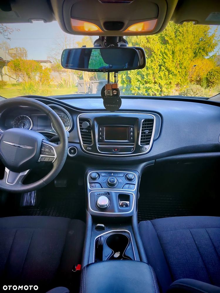 Chrysler 200 - 8