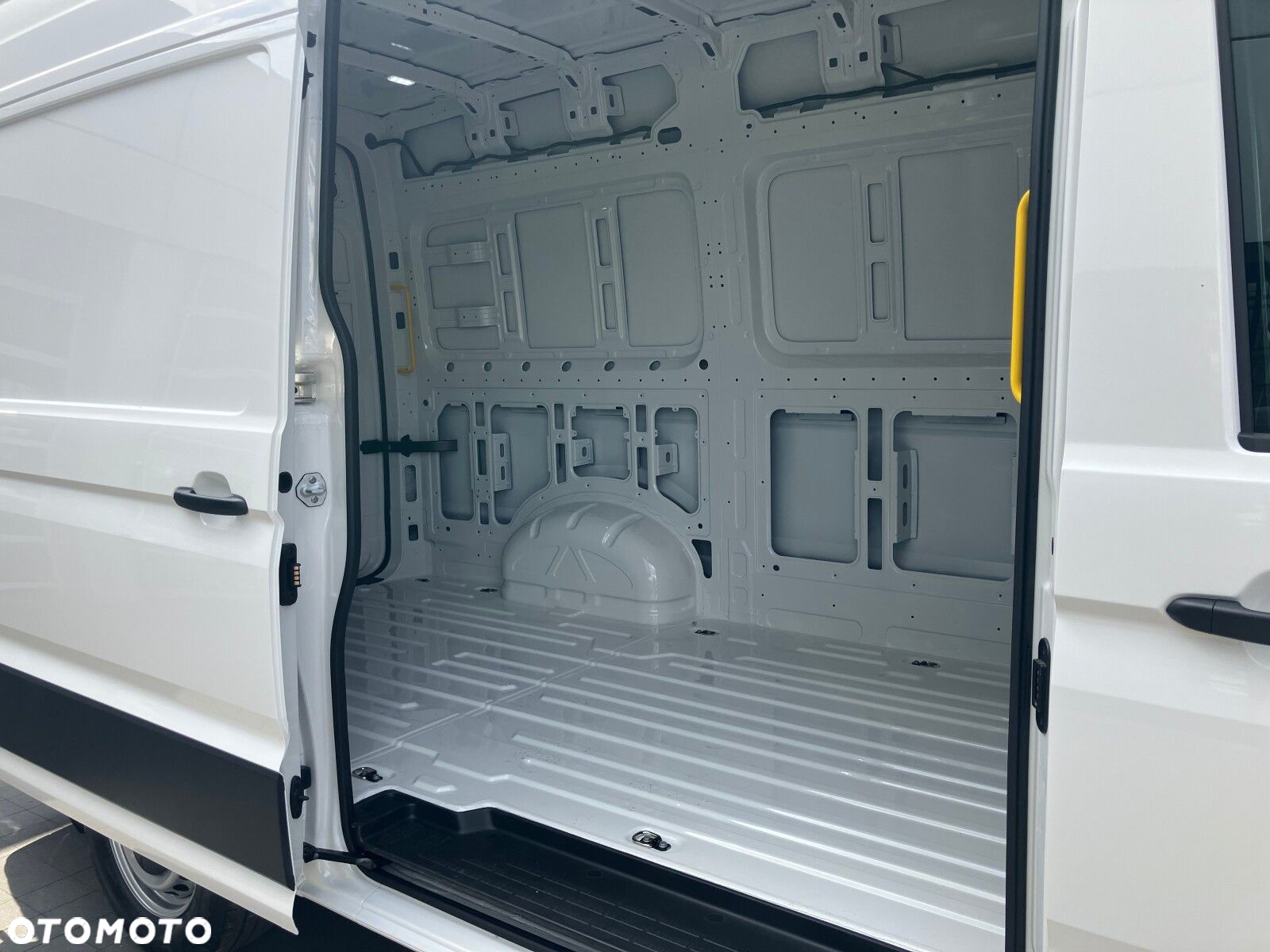 Volkswagen Crafter 35 2.0 TDI L3H3 3640 140 KM - 24