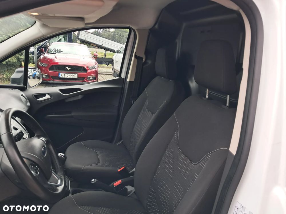 Ford Transit Courier - 13