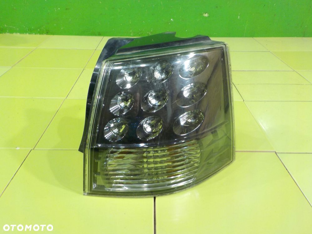 MITSUBISHI OUTLANDER II LIFT 2.2 D 10r 5D lampa prawa tyl 220-87920 - 1