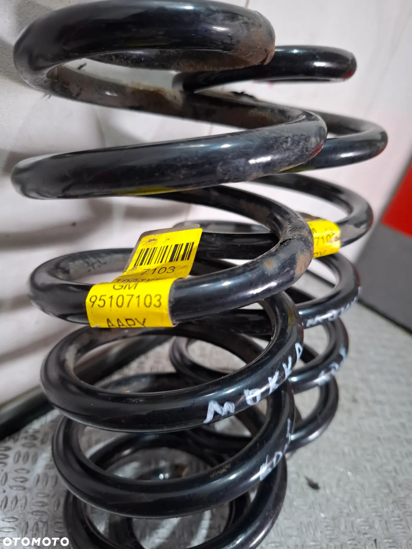 Sprężyny zawieszenia komplet Opel Mokka A nr 95107103 - 2