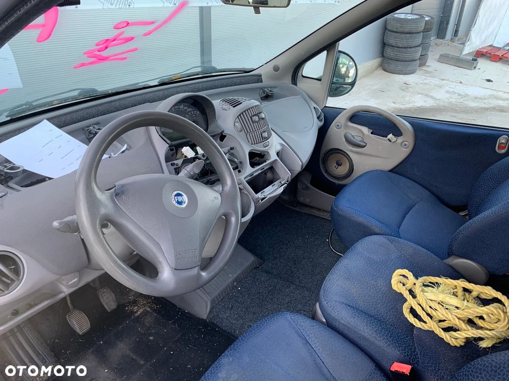 FIAT MULTIPLA 2006 *SAMOCHÓD NA CZĘŚCI* 2917 MASKA, LAMPA, DRZWI, LUSTERKO, ZDERZAK, GRILL, BŁOTNIK, KLAPA, BELKA, DESKA, FOTELE, KANAPA, ĆWIARTKA, KIEROWNICA, TARCZE, ZACISKI, ZAWIESZENIE, KOMPLETNY PRZÓD, KOMPLETNY TYŁ, LICZNIK, ZEGARY, PRAWE LEWE PRZÓD TYŁ - 5