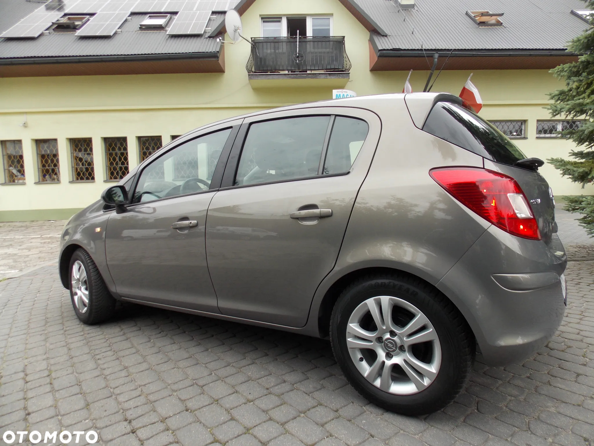 Opel Corsa 1.2 16V Cosmo - 3