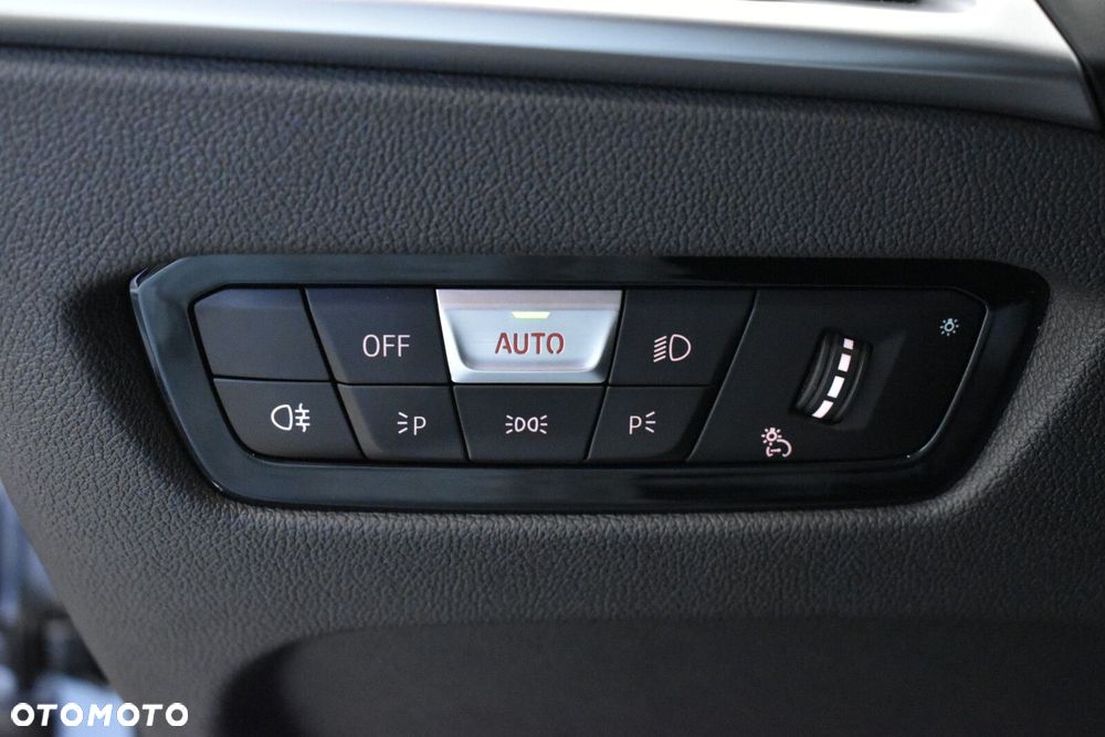 BMW Seria 3 320d xDrive mHEV sport - 13