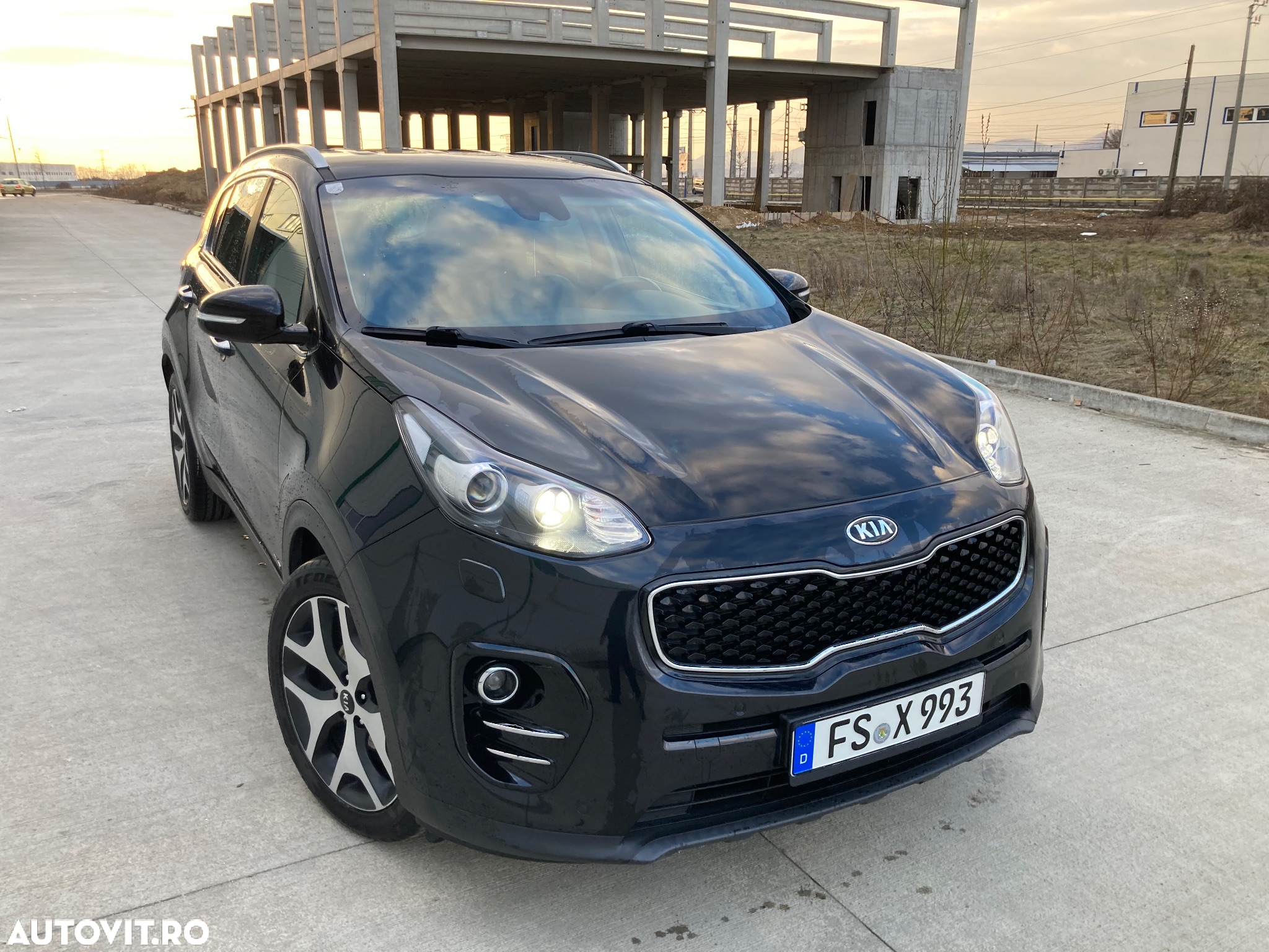 Kia Sportage 2,0 CRDI AWD Aut. Platinum - 2