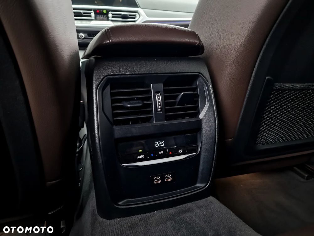 BMW Seria 3 320d xDrive mHEV - 20