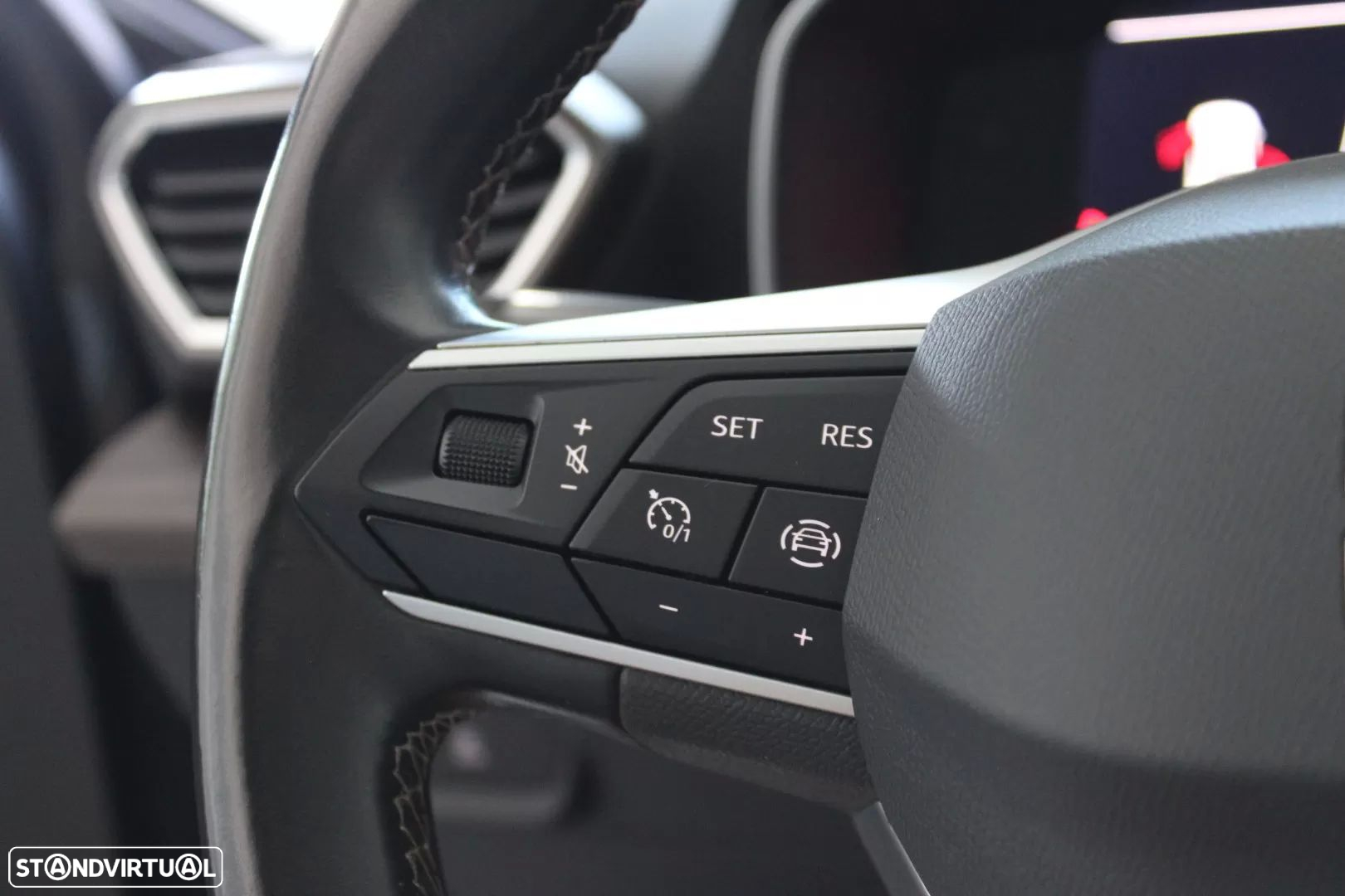 SEAT Leon 1.4 e-Hybrid Xcellence DSG - 24