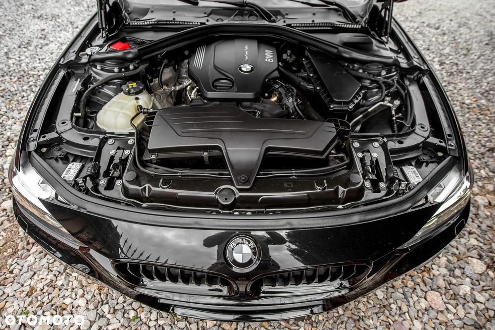 BMW Seria 3 320d Touring xDrive M Sport - 17