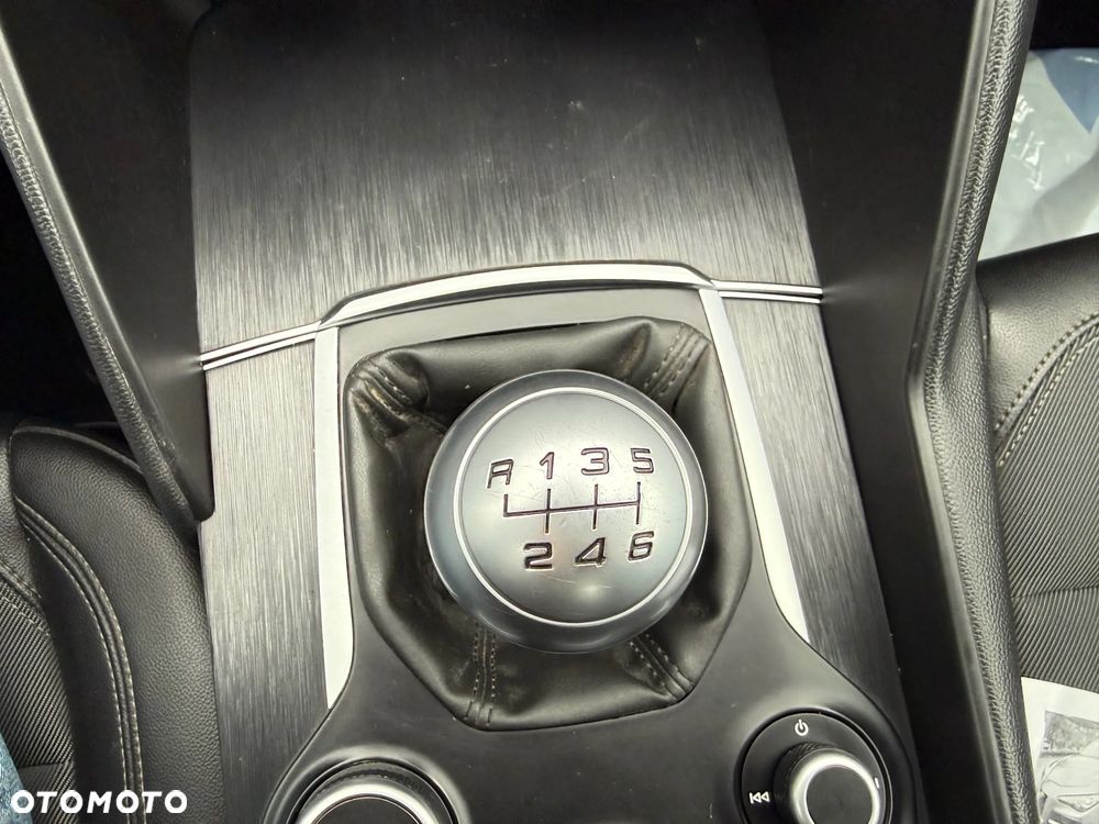 Alfa Romeo Giulia 2.2 - 16