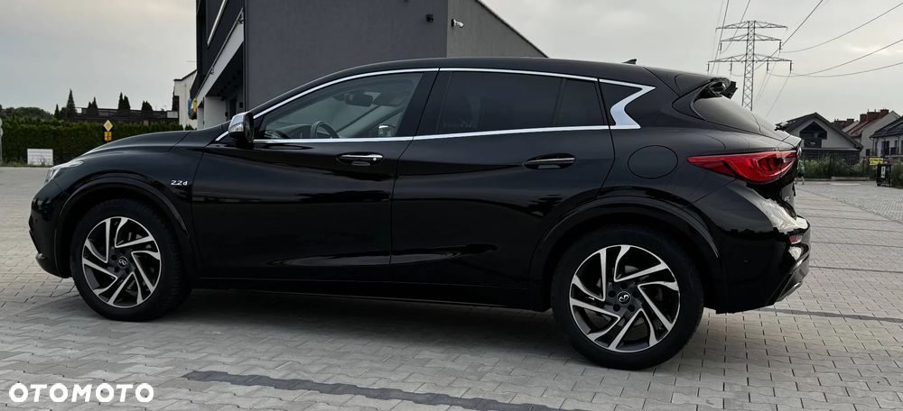 Infiniti Q30 2.2d City Black Edition AWD 7DCT - 2