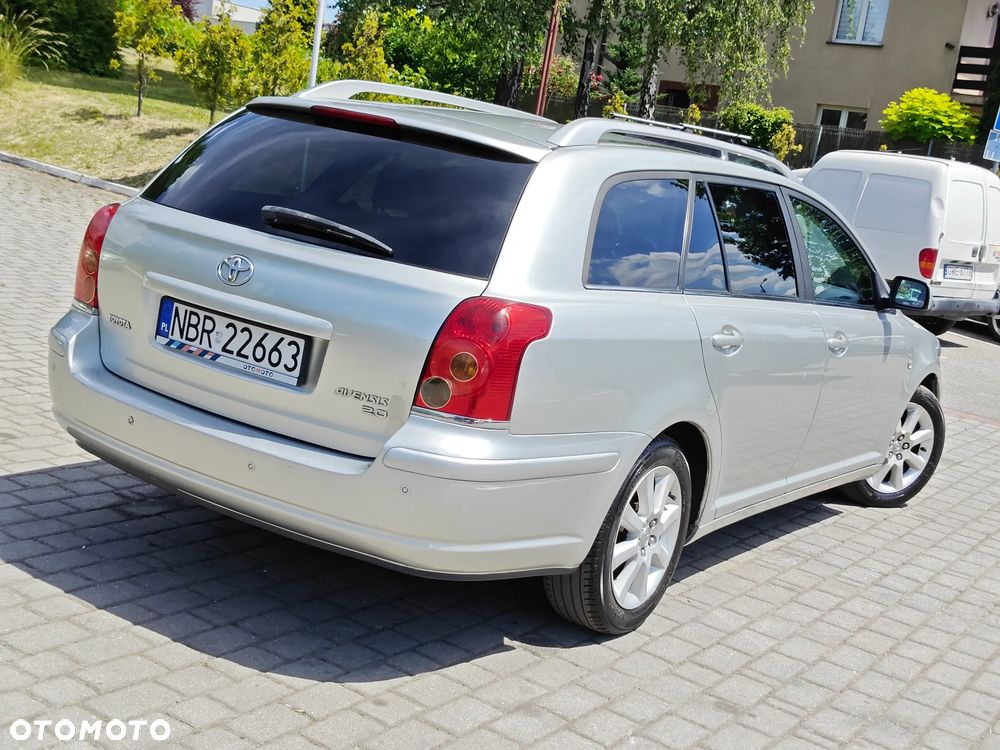 Toyota Avensis 2.0 VVT-i Executive - 4