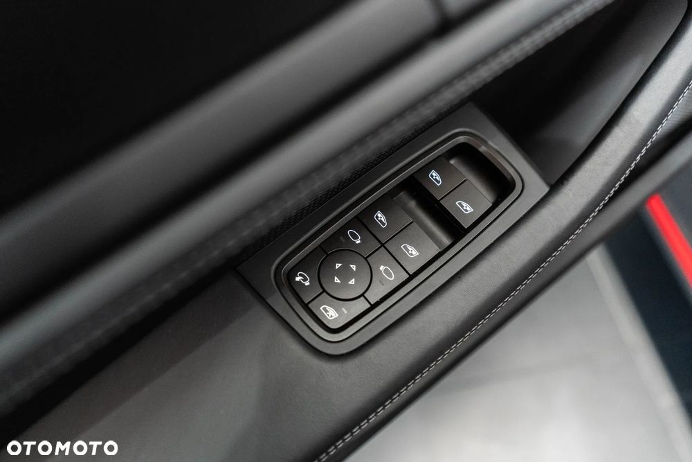 Porsche Taycan 105kWh 4 Black Edition - 29