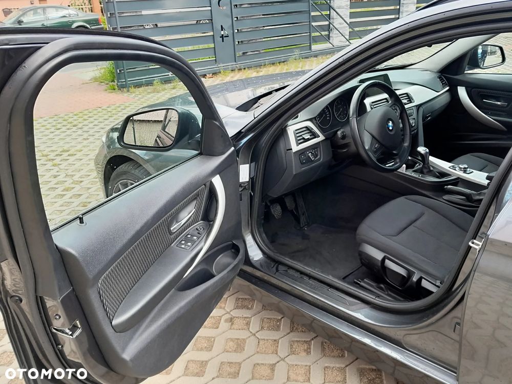 BMW Seria 3 320d - 5