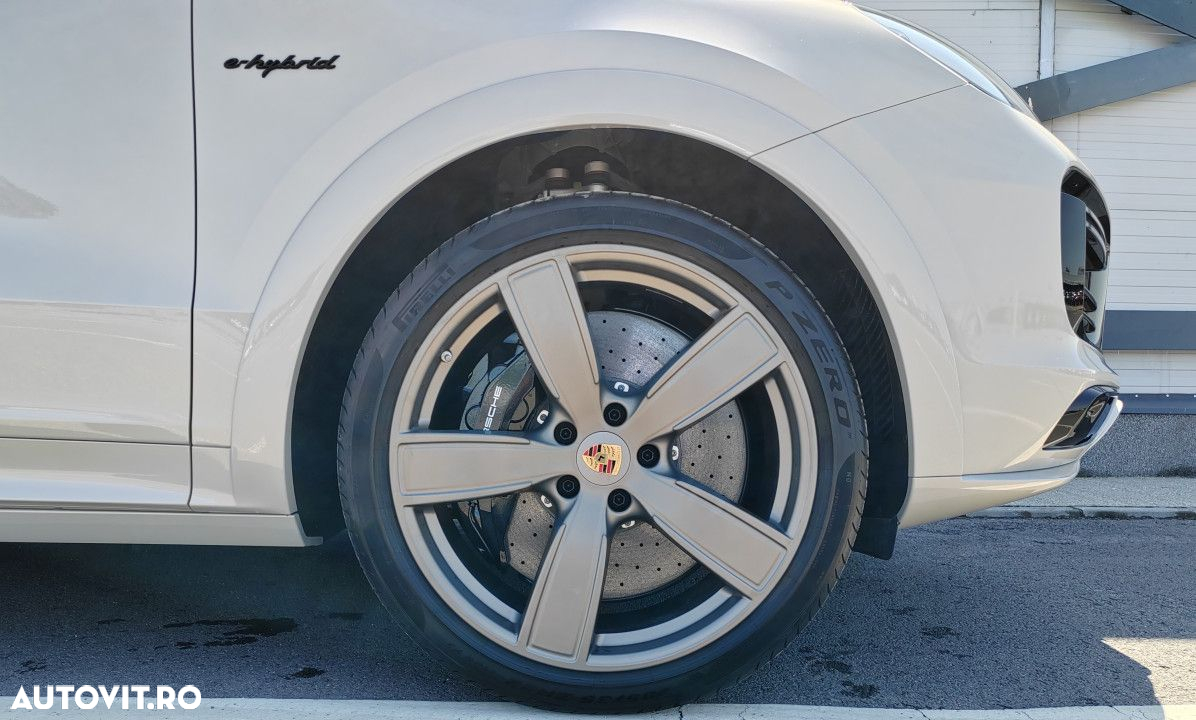 Porsche Cayenne Turbo E-Hybrid Tiptronic S - 35