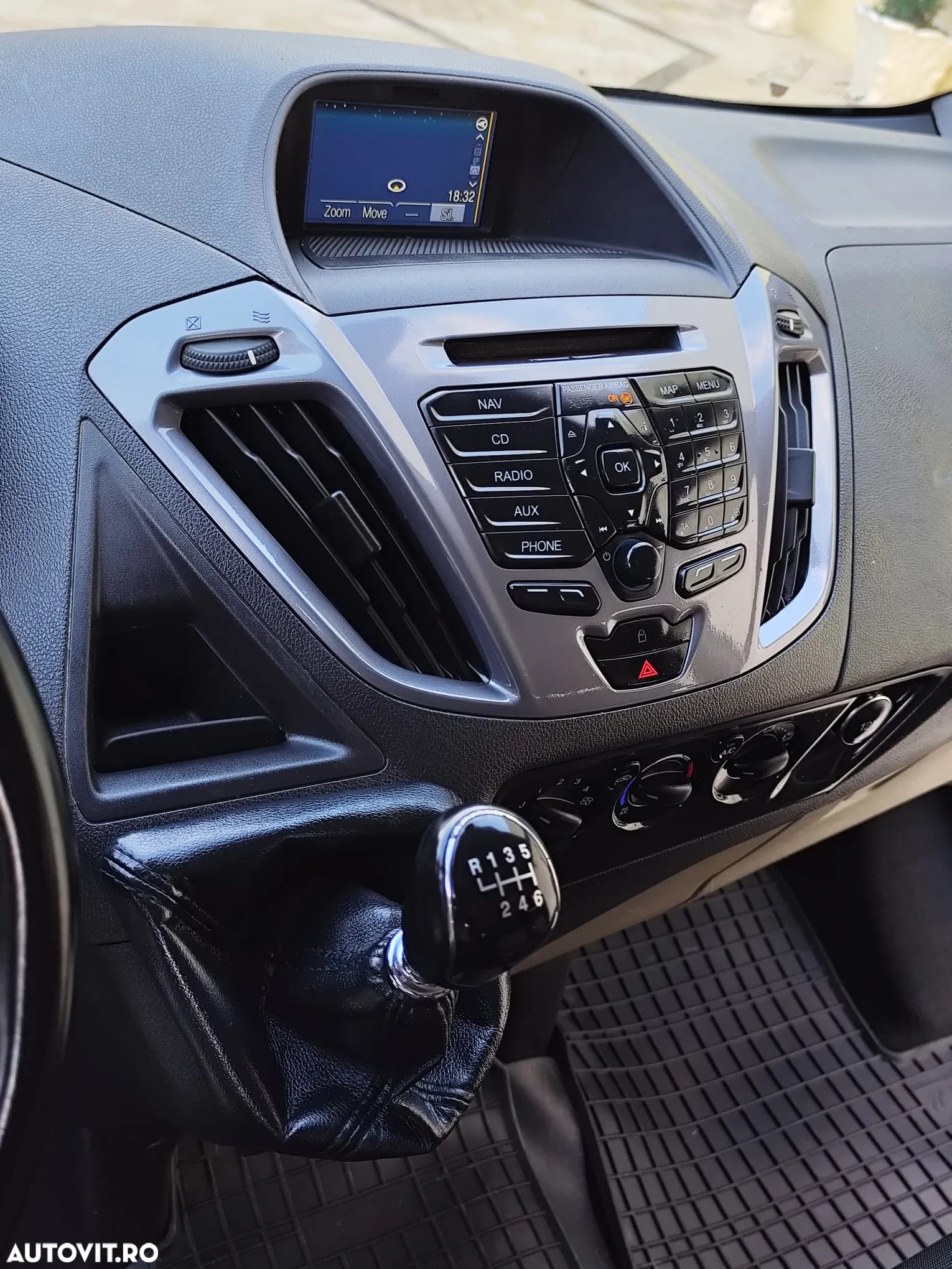 Ford Tourneo Custom - 17