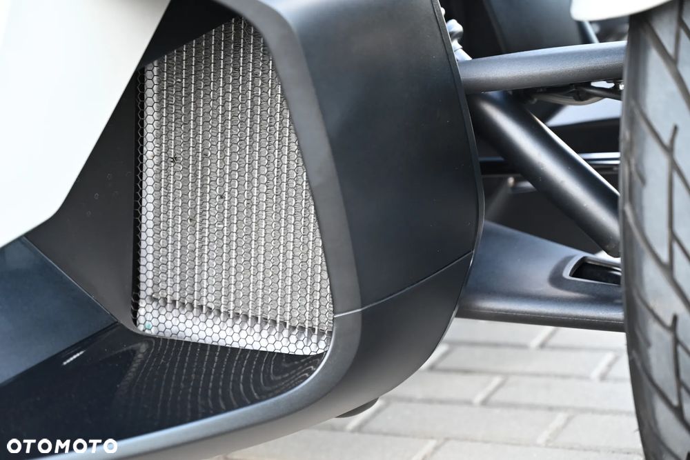 Can-Am Spyder - 10