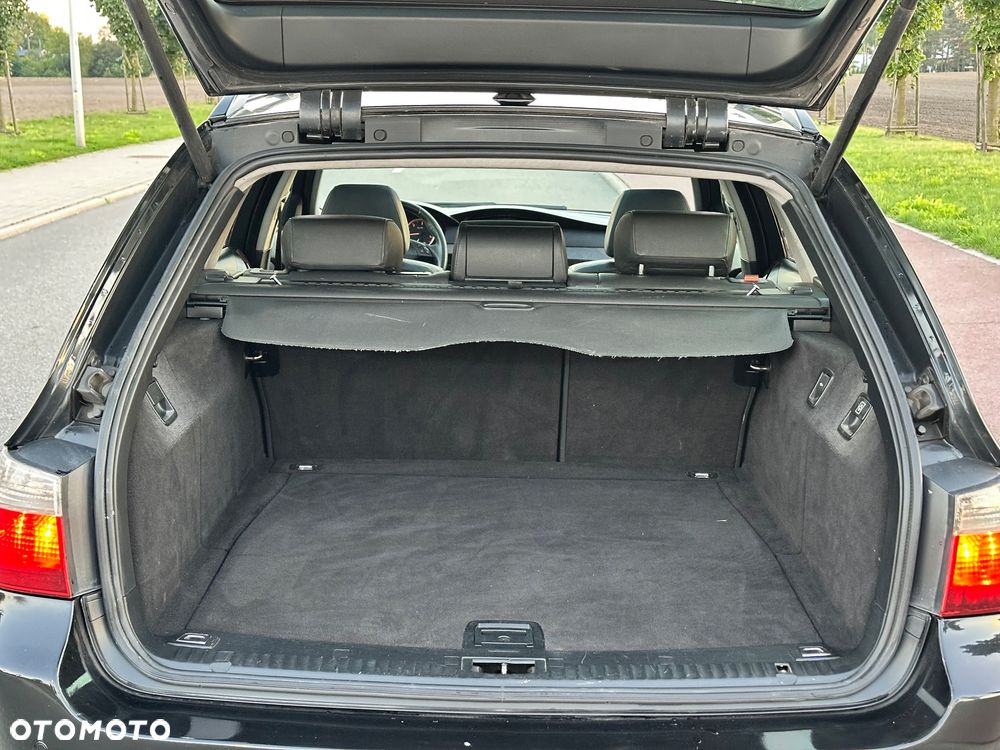 BMW Seria 5 525d - 38