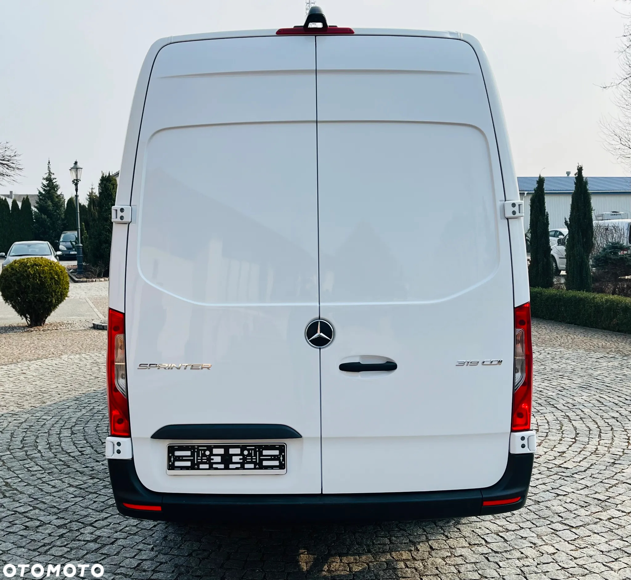 Mercedes-Benz SPRINTER 319 V6 L3H2 - 8
