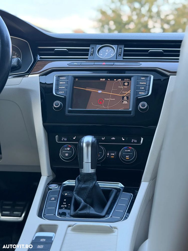 Volkswagen Passat 1.4 TSI ACT DSG R Executive - 8