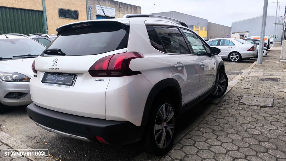 Peugeot 2008 1.2 PureTech Allure - 3