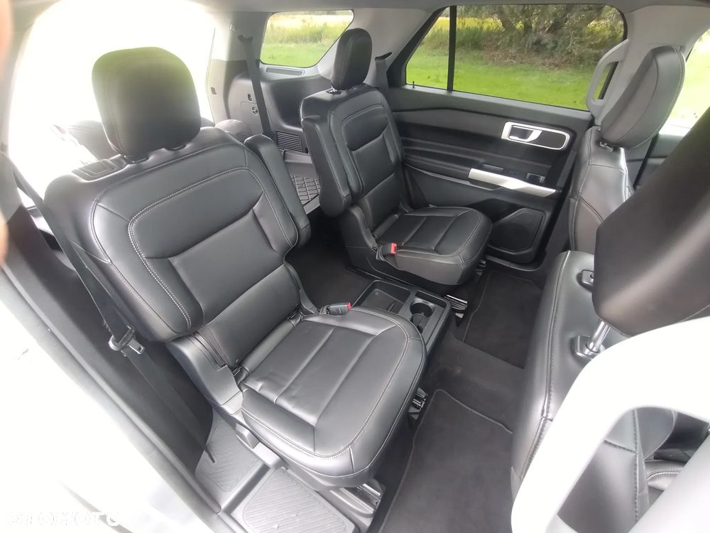 Ford Explorer - 25