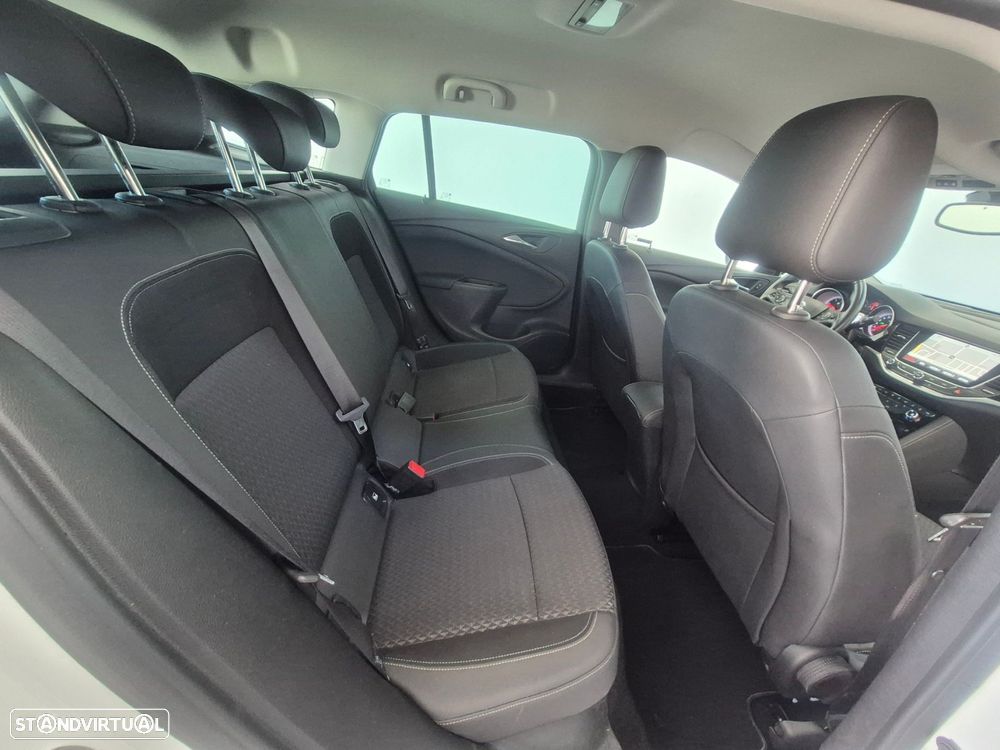 Opel Astra Sports Tourer - 22