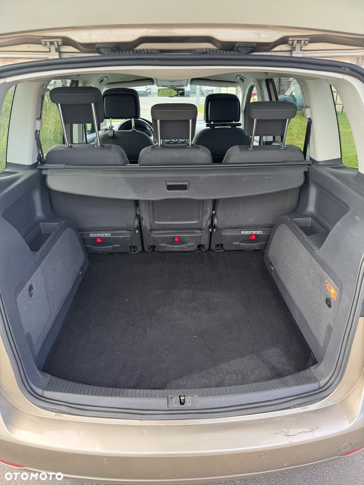 Volkswagen Touran 2.0 TDI DPF BlueMotion Technology MATCH - 11