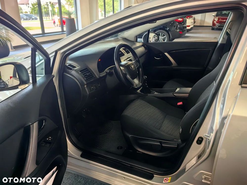 Toyota Avensis 1.8 Sol - 6