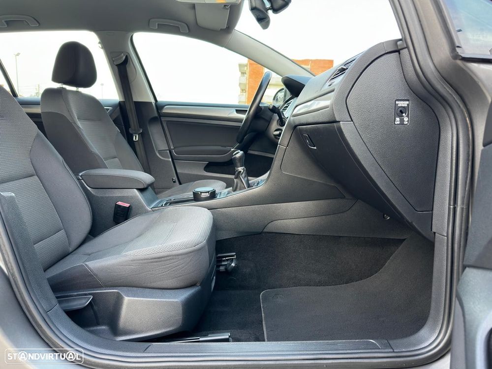 VW Golf Variant 1.6 TDi Confortline - 20