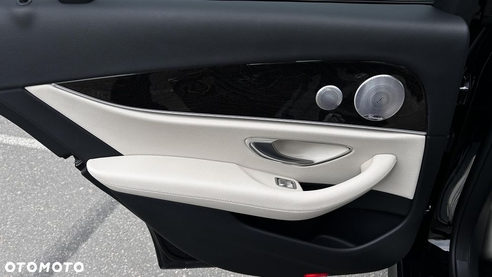 Mercedes-Benz Klasa E 220 d 4Matic 9G-TRONIC AMG Line - 26
