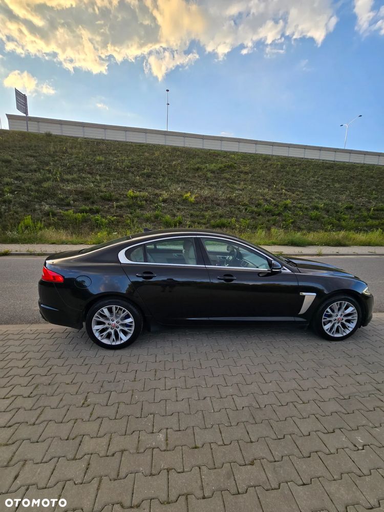 Jaguar XF 2.0 T Luxury - 12