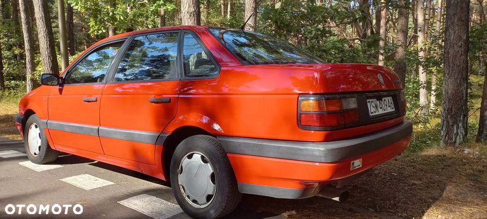 Volkswagen Passat 1.9 TD CL - 3