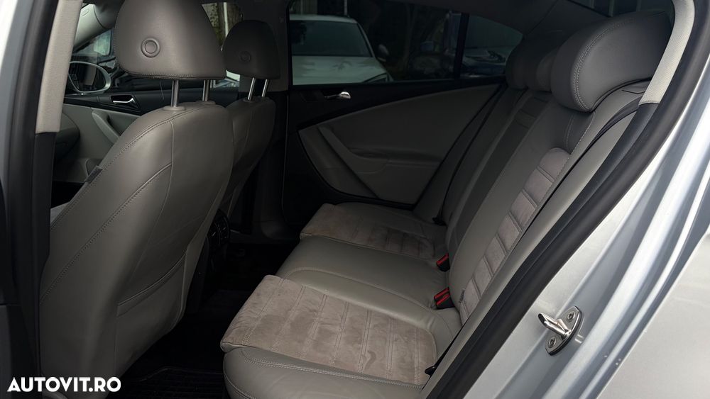 Volkswagen Passat 2.0 TDI DPF DSG Highline - 9