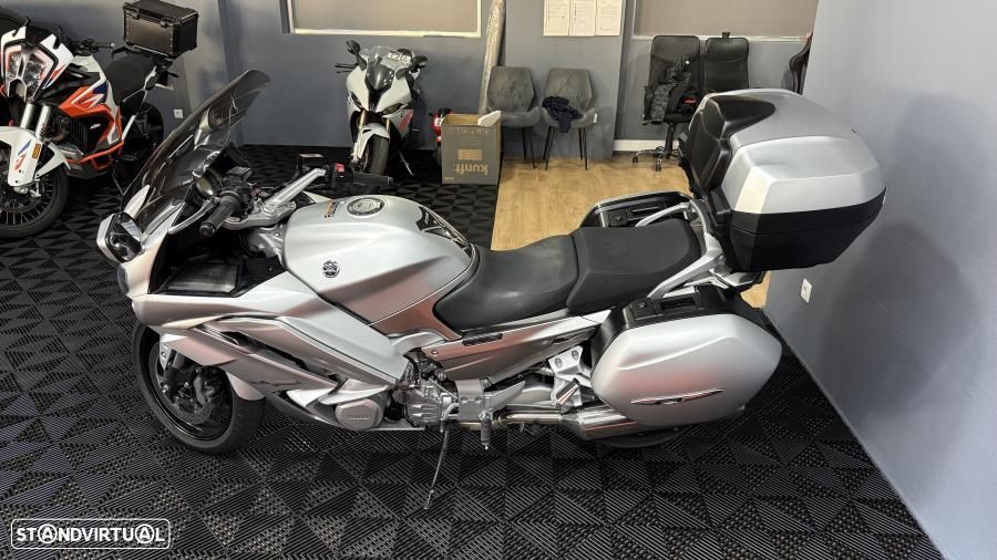Yamaha FJR Ultimate Edition - 10