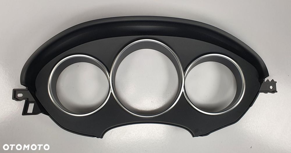 RAMKA OSŁONA LICZNIKA MERCEDES W218 A2186800317 - 1