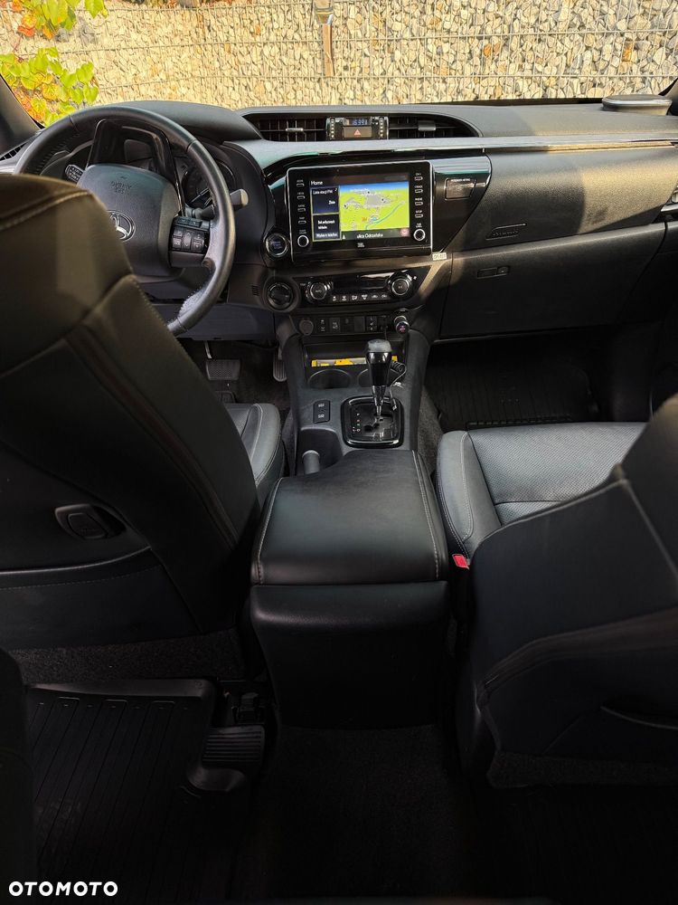 Toyota Hilux - 10