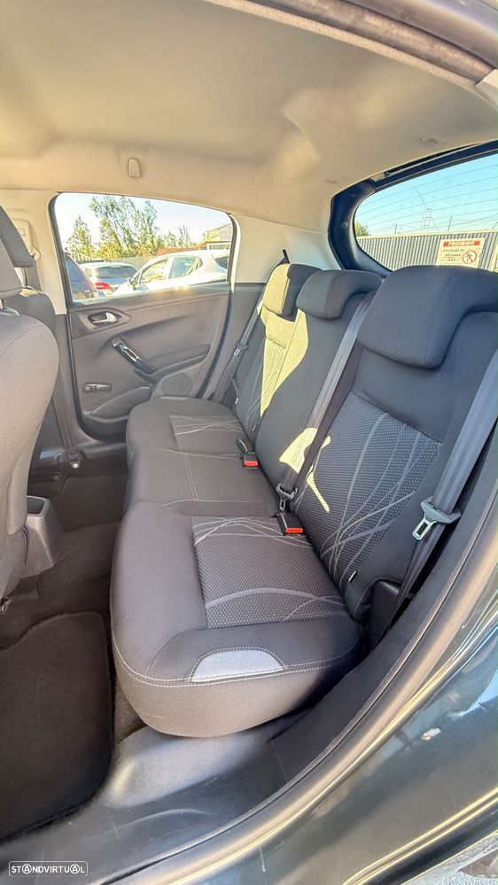 Peugeot 208 1.2 PureTech Style - 4